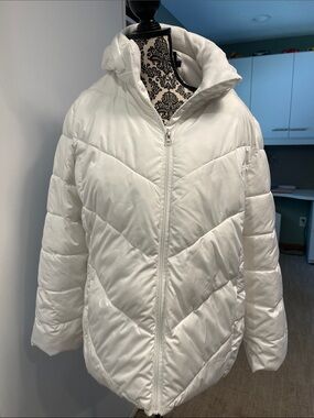 Faded Glory White Quilted Hooded Puffer Jacket